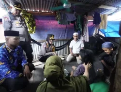 Blusukan dan Berbagi, Amaliyah Ramadan Kapolres Pelabuhan Makassar Sentuh Hati Warga