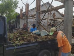 Babinsa Kebut Pembangunan Majelis Ta’lim Al-Barkah di Pebayuran